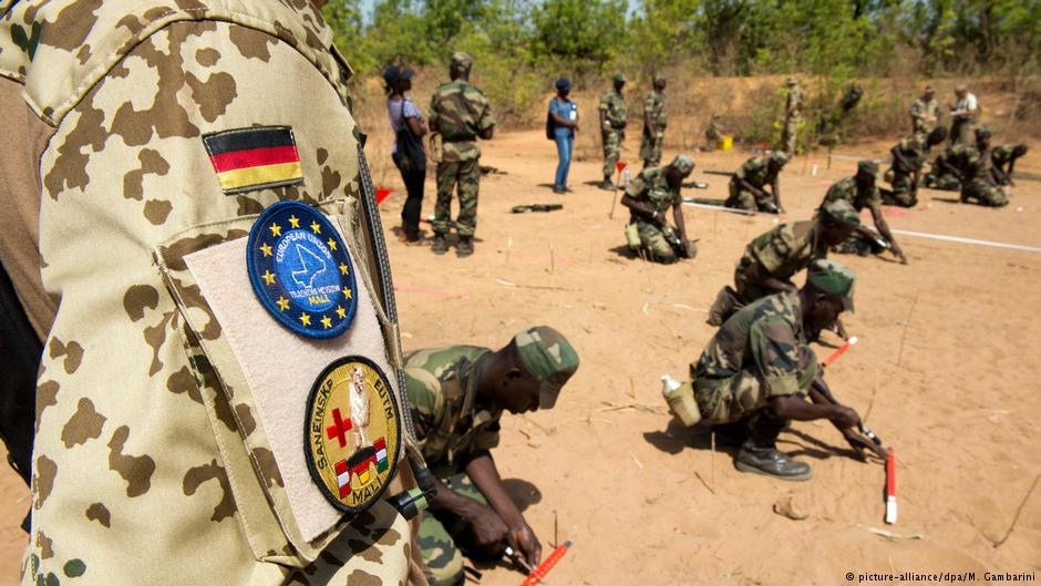 Soldaten der Bundeswehr in Koulikoro, Mali, bei der Ausbildung von Armee-Einheiten Malis; Foto: picture-alliance/dpa