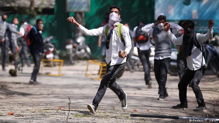 Kashmir: demonstations in Srinagar (photo: Reuters/D. Ismail)
