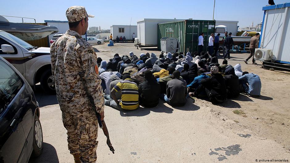 Gefangene Flüchtlinge in Libyen; Foto: picture-alliance/dpa