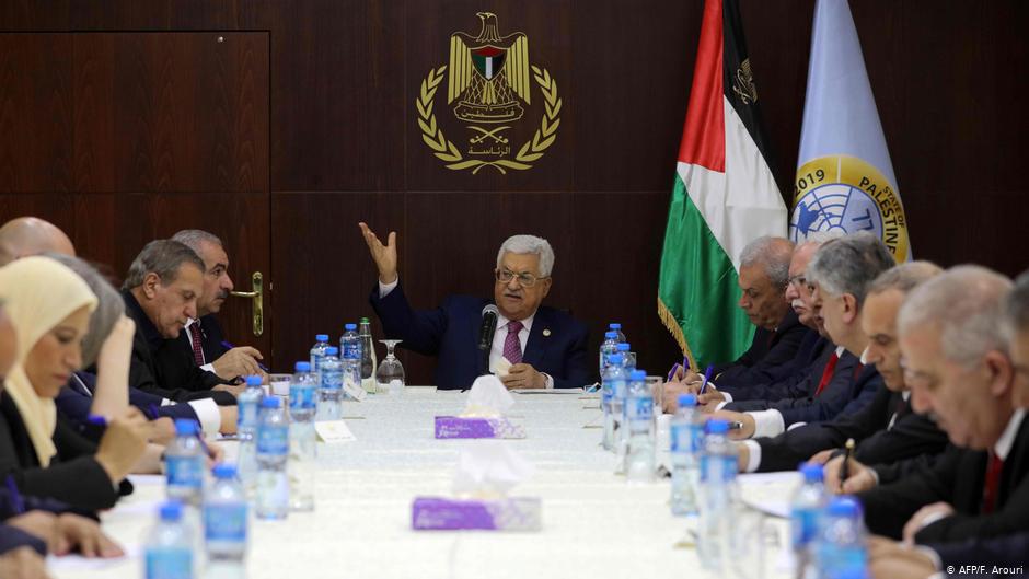 أداء اليمين الدستورية للحكومة الفلسطينية الجديدة في رام الله بتاريخ 13 / 04 / 2014. Foto: F. Arouri/AFP