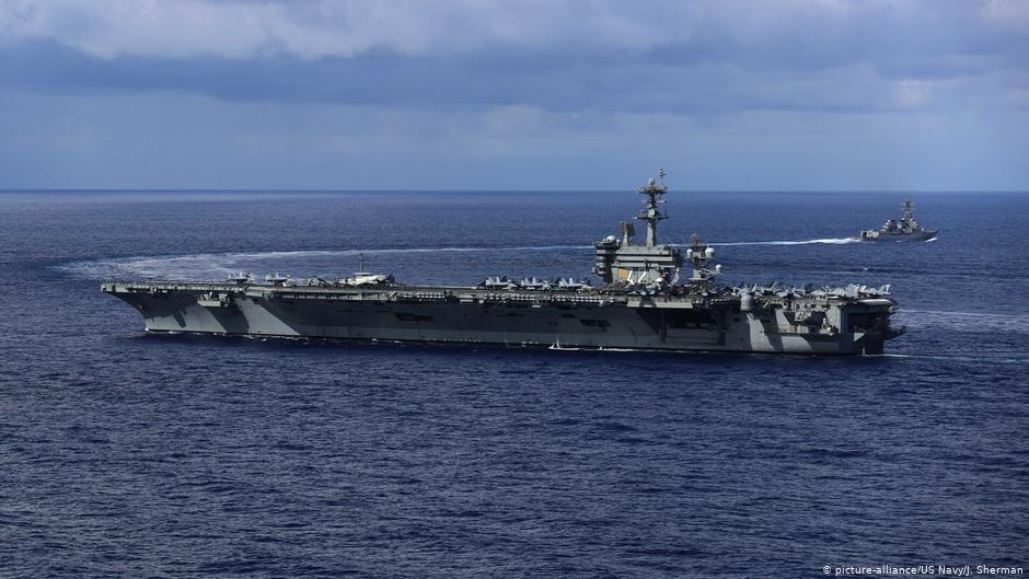 USS Abraham Lincoln; Foto: picture-alliance/US Navy/J. Sherman