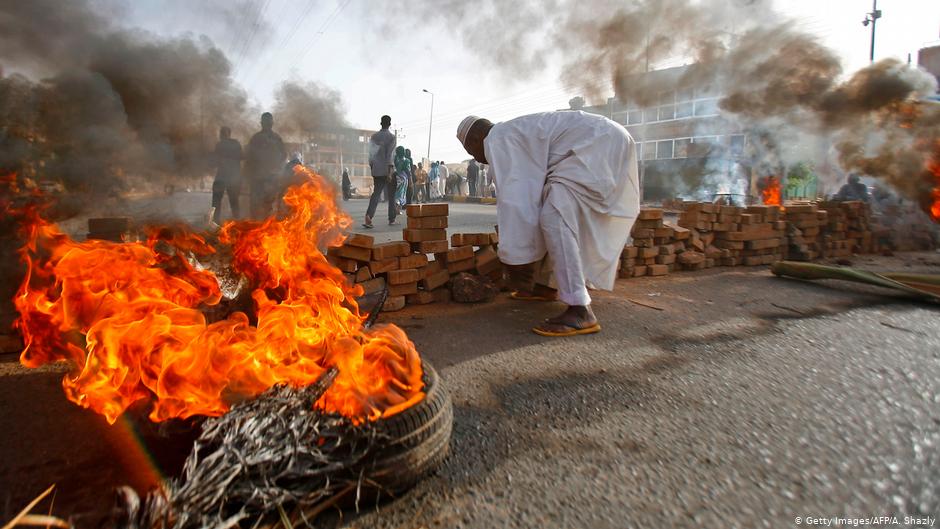 Burning tyres and barricades in the Sudanese capital Khartoum on 3 June 2019 (photo: Getty Images/AFP)