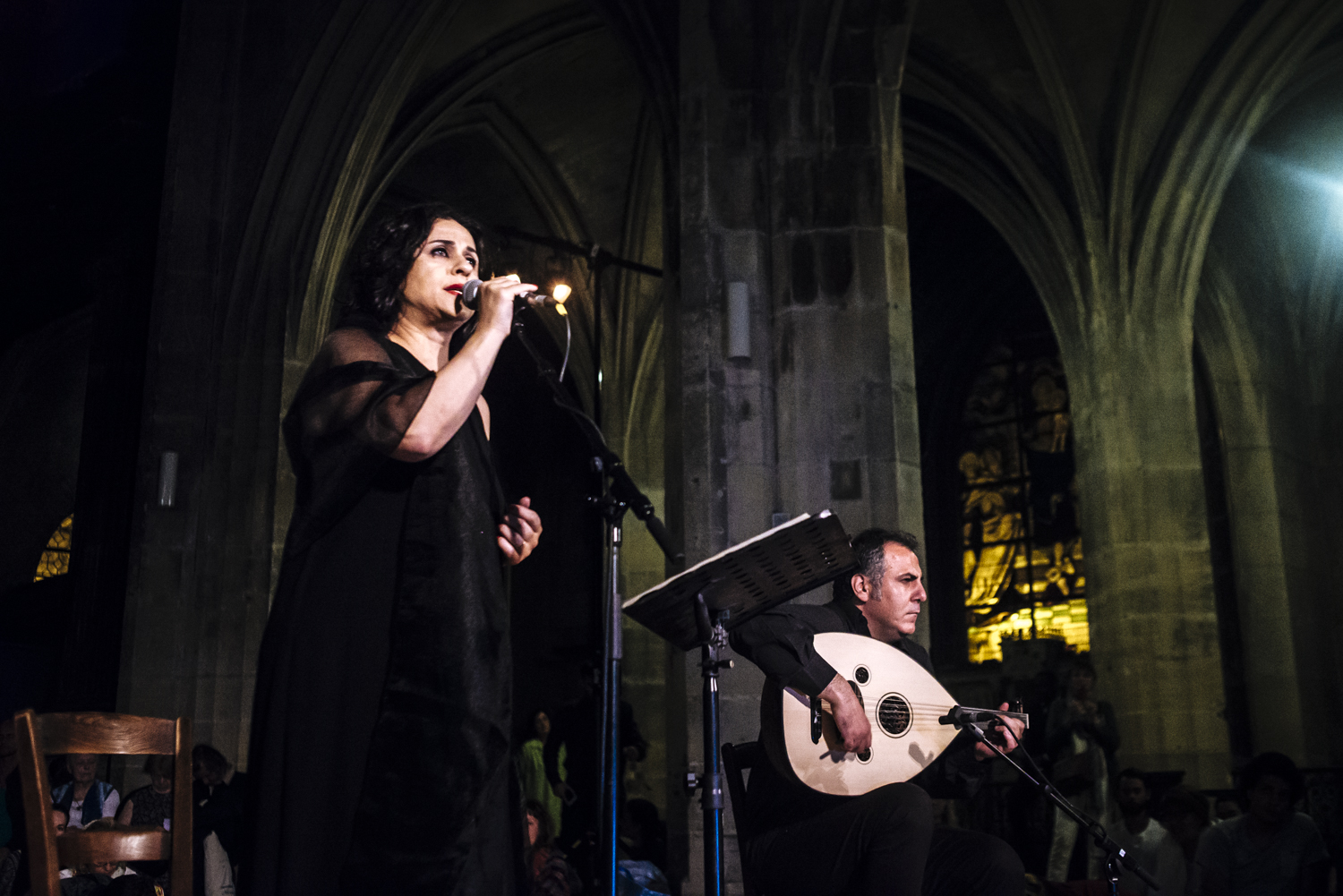 Syrian opera and lyric singer Noma Omran and oud player Mohannad Al Garamani perform during the "Nuit Sacree" on 4 June 2017 (photo: Jan Schmidt-Whitley / Le Pictorium)