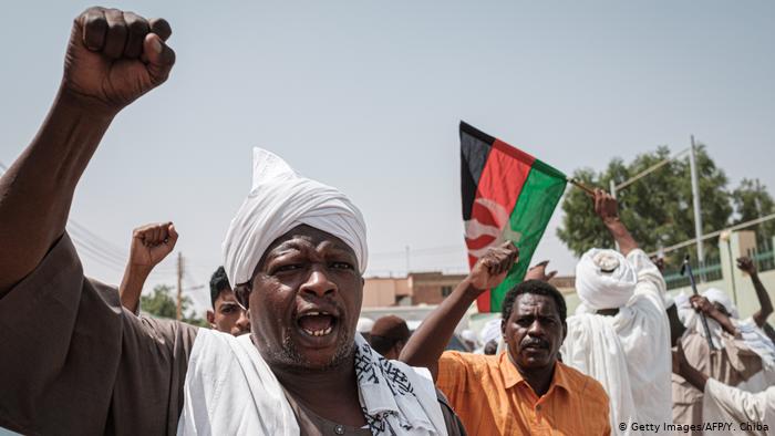Sudanese men protesting (photo: Getty Images/AFP/Y. Chiba)