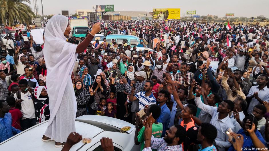 Alaa Salah - die Sudanesin führte die Proteste gegen Präsident Omar al-Bashir an; Foto: AFP/Getty Images