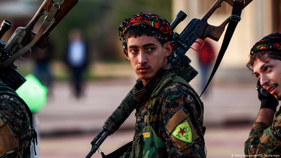 Einheiten der kurdischen YPG; Foto: Getty Images/AFP/D. Souleiman