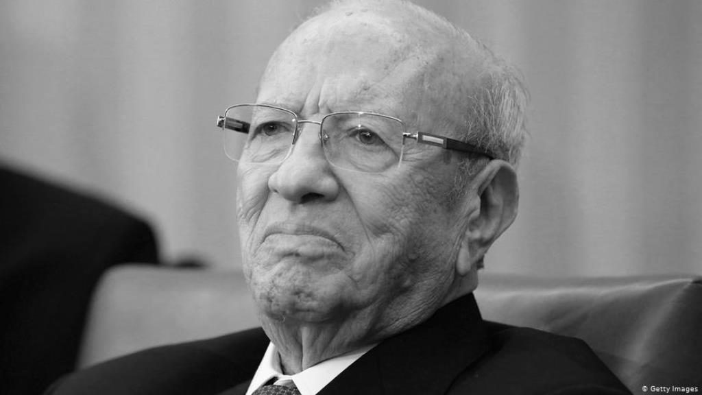 أعلنت الرئاسة التونسية الخميس وفاة الرئيس الباجي قائد السبسي عن 92 عاما بعد ساعات على إدخاله الى وحدة العناية الفائقة في المستشفى.