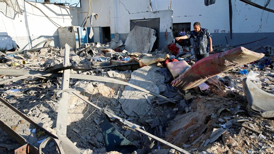 Nach dem Luftangriff auf das Tajoura-Flüchtlingslager; Foto: Reuters