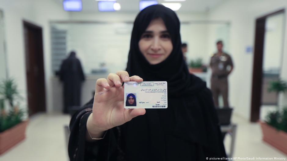 سماح السعودية للمرأة بالسفر دون شرط موافقة "ولي الأمر" - خطوة تاريخية على طريق تحقيق المساواة