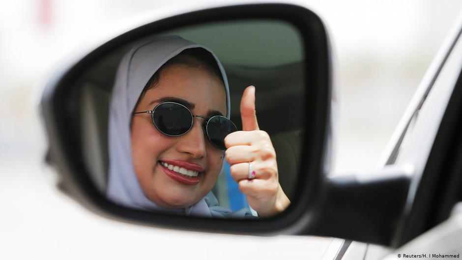 سماح السعودية للمرأة بالسفر دون شرط موافقة "ولي الأمر" - خطوة تاريخية على طريق تحقيق المساواة
