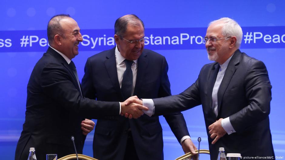 في عام 2018 وافق وزراء الخارجية: مولود تشاووش أوغلو (تركيا ، يسار) وَ سيرغي لافروف (روسيا ، وسط) وَ جواد ظريف (إيران ، يمين) على الاتفاق بشأن إدلب.