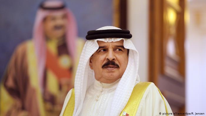 الملكيات العربية - سلطوية متسلطة أم إصلاحية مرنة؟ Bahrain l König Hamad bin Isa al-Chalifa in Manama (picture alliance/dpa/R. Jensen)