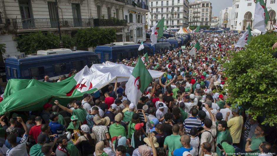 Freitagsproteste in der algerischen Hauptstadt Algier; Foto: picture-alliance/dpa