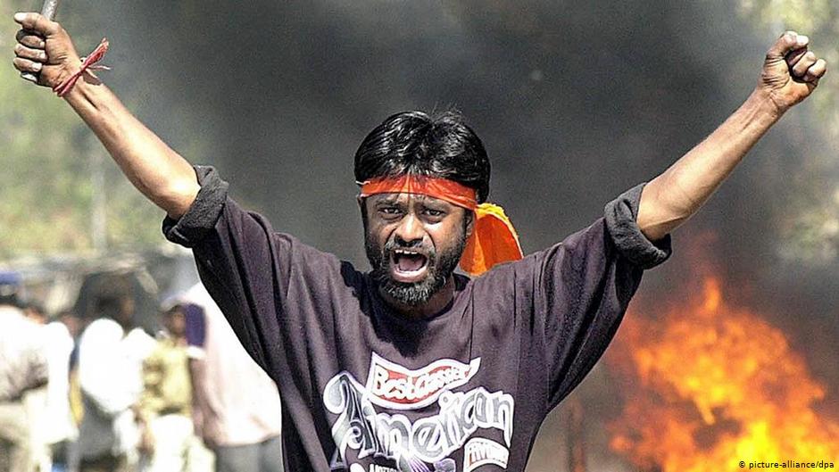 Hindu fanatic during anti-Muslim demonstrations in Sahapur on 28 February 2002 (photo: picture-alliance/dpa)