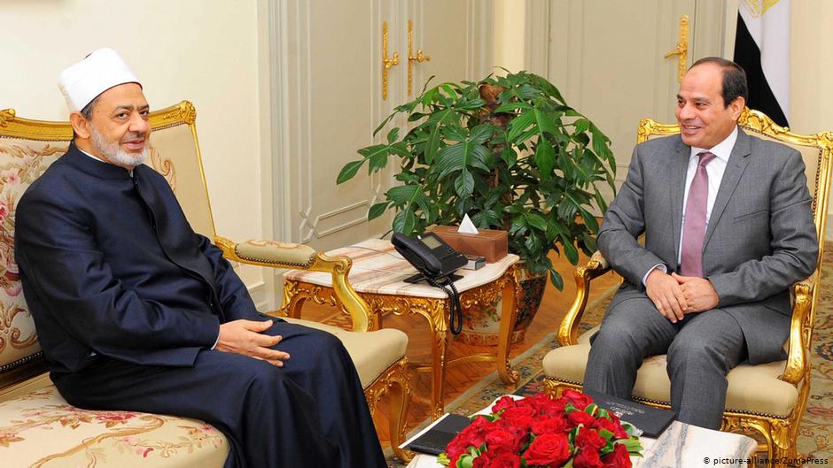 Ahmed Al-Tayeb, Großimam der Azhar, gemeinsam mit Präsident Abdel Fattah Al-Sisi in Kairo; Foto: picture-alliance/ZumaPress