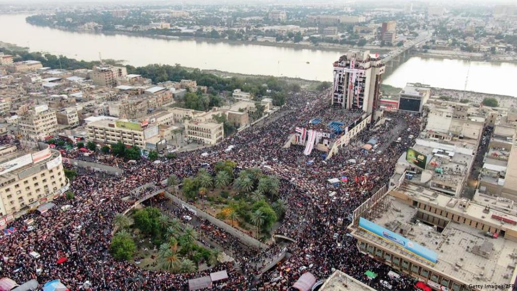 Massenproteste auf dem Tahrir-Platz in Bagdad; Foto: Getty Images/AFP
