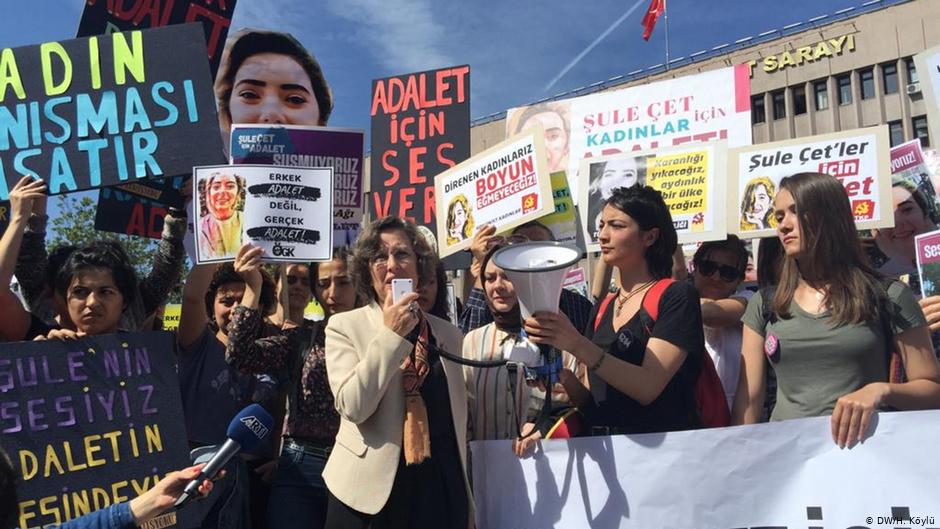 Outrage over attempts to cover-up the murder of Sule Cet - women's rights groups protest in Ankara (photo: DW)