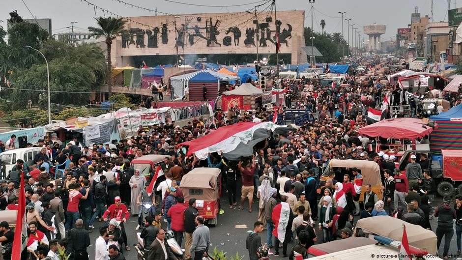Protesters on Tahrir Square in Baghdad on 29.11.2019 (photo: picture-alliance/AP)