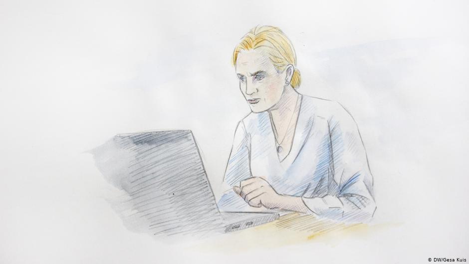 Illustratioin: Woman with concerned facial expression looking at her laptop (DW/Gesa Kuis)