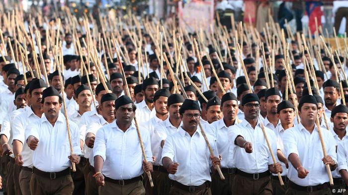 Mitglieder der RSS unterstützen Indiens neues Staatsangehörigkeitsgesetz; Foto: AFP