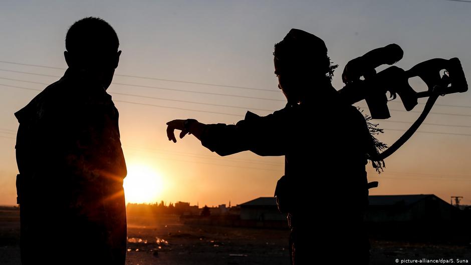 Symbolic image of Kurdish militiamen (photo: picture-alliance/dpa/S. Suna)