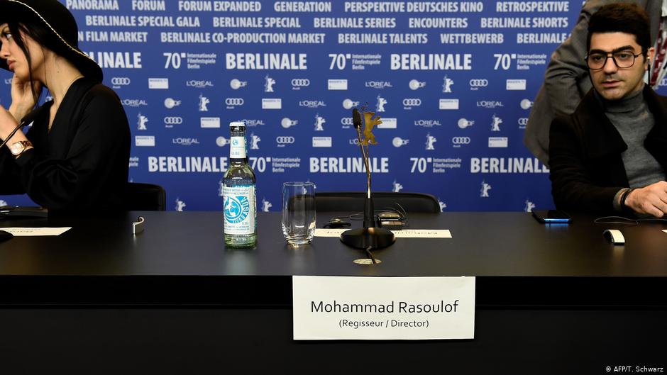 Der leere Platz des Regisseurs auf der Berlinale 2020; Quelle: AFP