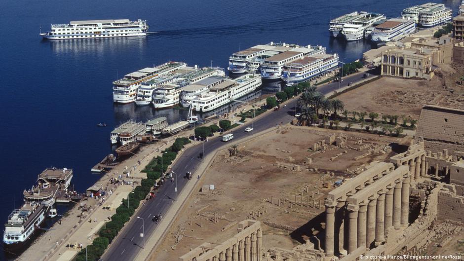 سفن سياحية في نهر النيل منطقة الأقصر  - مصر . Foto: picture-alliance