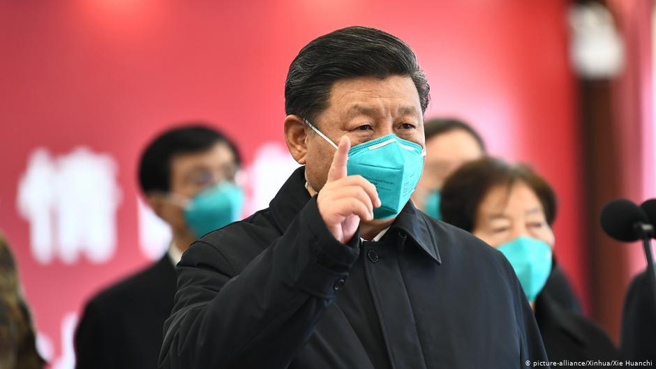 الزعيم الصيني شي جين بينغ في أول زيارة له إلى مدينة ووهان منذ تفشي فيروس كورنا. Foto: picture alliance/ Xinhua