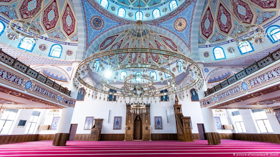 المسجد المركزي في مدينة دويسبورغ الألمانية -  منظمة ديتيب التركية. Foto: dpa/picture-alliance