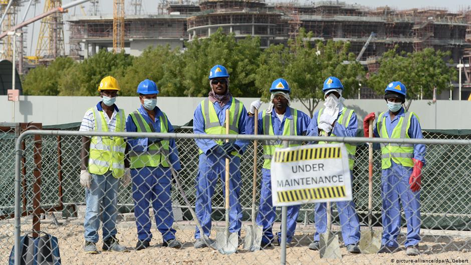 Arbeiter aus Sri Lanka auf einer Baustelle in Doha, Qatar; Foto: picture-alliance/dpa