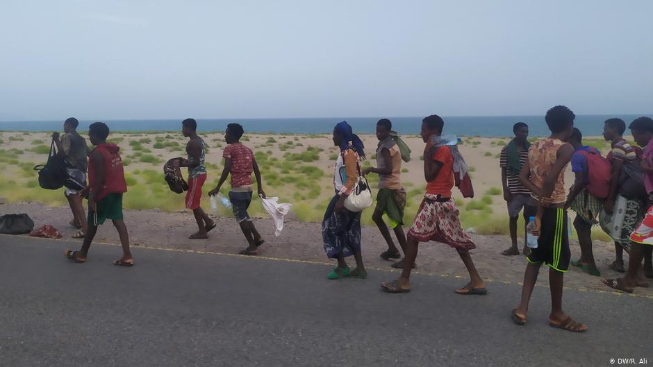 السير نحو المجهول: يقطعون آلاف الكيلومترات بحث عن حياة أفضل، ولا يعرفون المصير الذي ينتظرهم - عدد المهاجرين من أفريقيا بحراً إلى اليمن أكبر من عددهم إلى أوروبا عبر البحر المتوسط.