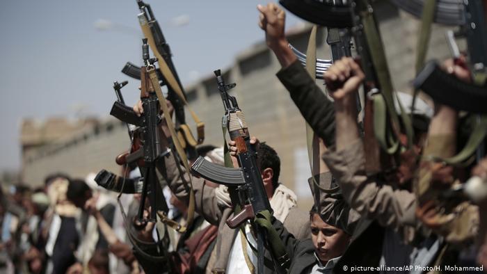 Huthi-Rebellen in der jemenitischen Hauptstadt Sanaa; Foto: picture-alliance/AP Photo/H. Mohammed