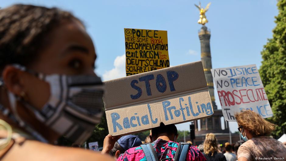 Black Lives Matter-Demo am 27.06.2020 vor der Siegssäule in Berlin; Foto: Reuters/Fabrizio Bensch