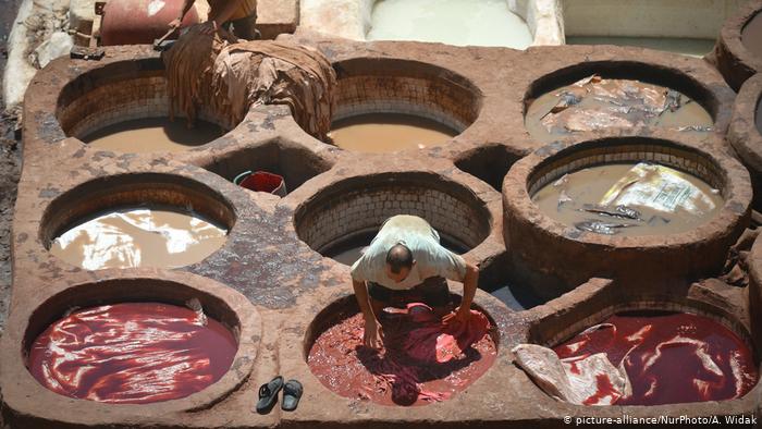 Chouara tannery in the heart of Fez (photo: picture-alliance/NurPhoto/A. Widak)