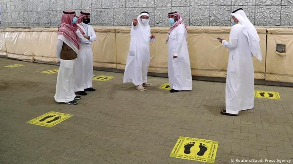 Steinigungsritual mit Fußbodenmarkierung | Corona & Hadsch | Pilgerfahrt (Reuters/Saudi Press Agency)