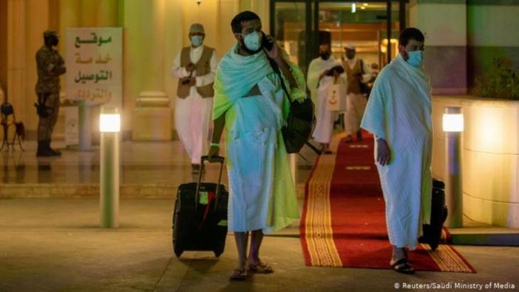Muslim pilgrims wear protective masks on their way to the Meeqaat (photo: Reuters/Saudi Ministry of Media)