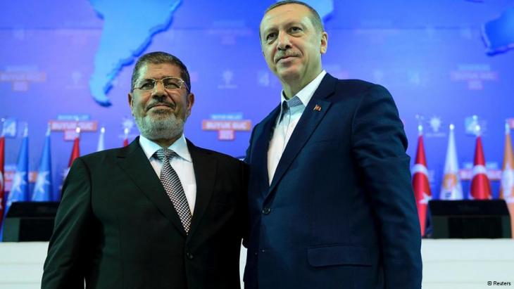 الرئيس التركي رجب طيب إردوغان والرئيس المصري الأسبق محمد مرسي. (photo: Reuters)