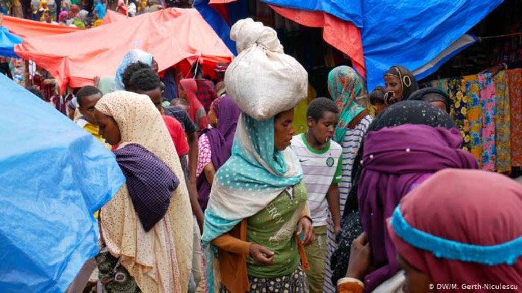 Frauen auf dem Markt in Harar, Äthiopien (DW/M. Gerth-Niculescu)