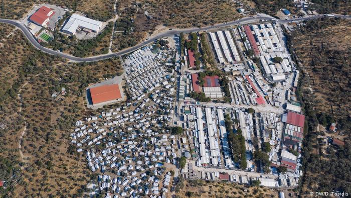 An old aerial photo of the Moria refugee camp before the fire (photo: DW/D. Tosidis)