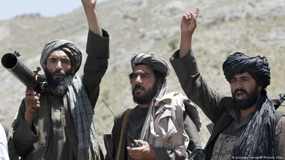 Taliban-Kämpfer in Herat; Foto: picture-alliance/AP Photo/A. Khan