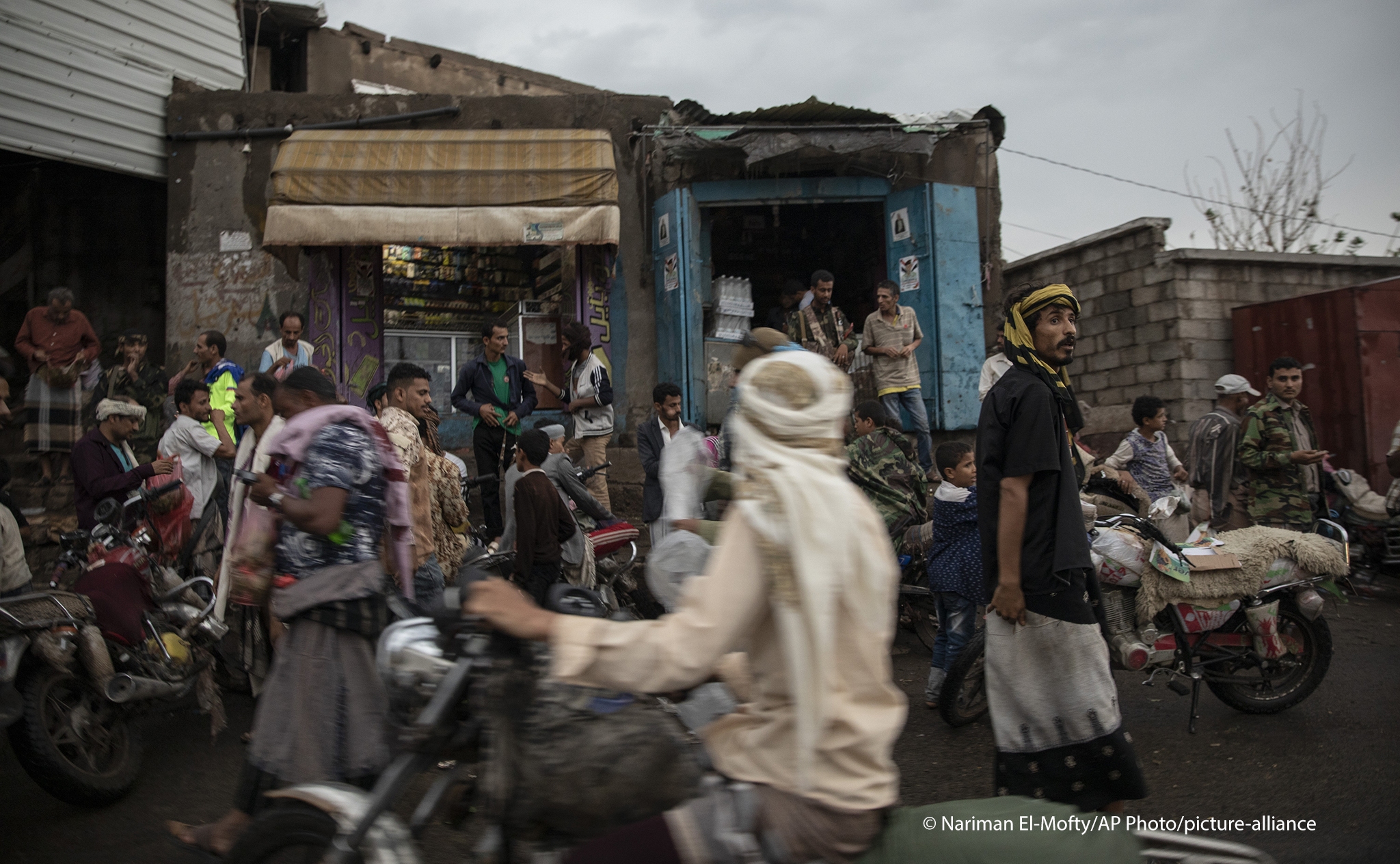 كثير من المهاجرين الأفارقة يتخذون من اليمن محطة عبور إلى السعودية ودول الخليج.  Foto: Nariman El-Mofty/AP