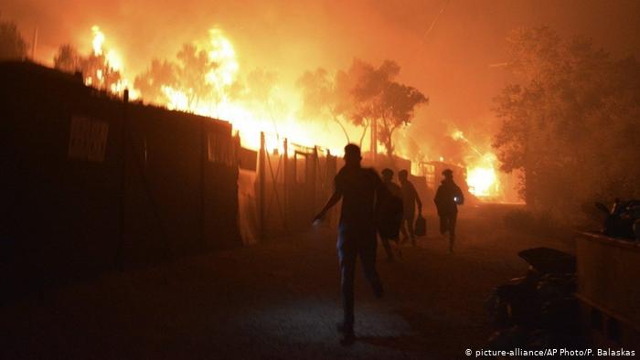 Fire in Moria refugee camp on Lesbos (photo: picture-alliance/AP/P. Balaskas)