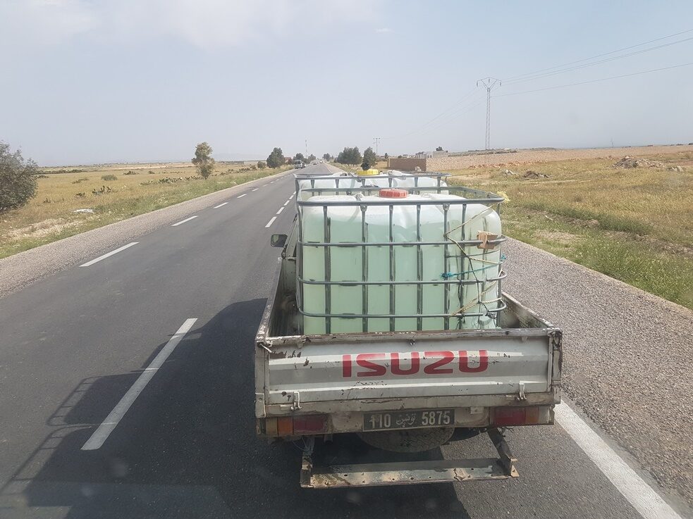 Transporting drinking water, April 2018 (photo: Raoudha Gafrej)