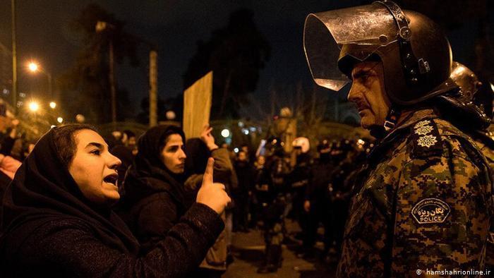 Iranians protest against the government in Tehran (photo: hamsharionline.ir)