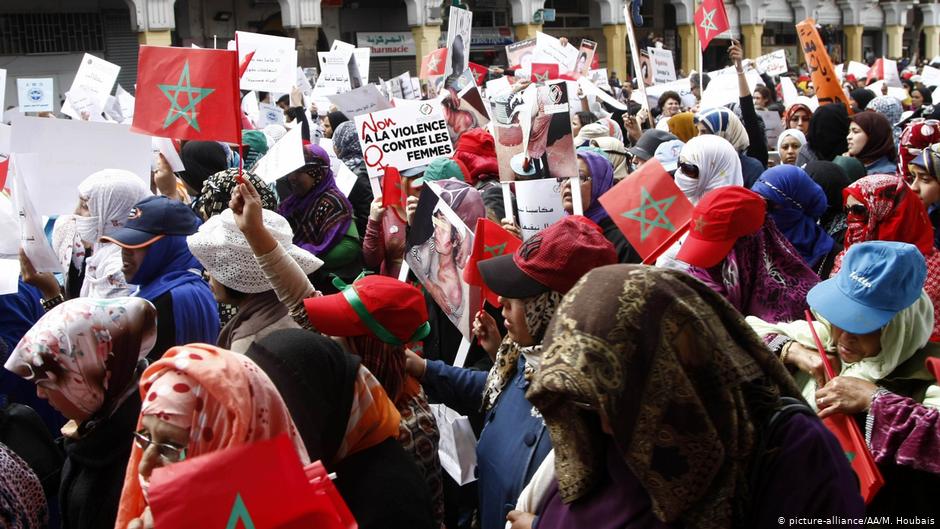 نساء مغربيات يتظاهرن ضدَّ العنف بحقّ المرأة في اليوم العالمي للمرأة 2018. (photo: picture-alliance/AA/M. Houbais)