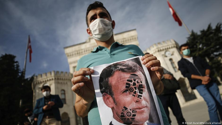 Türkei Istanbul | Proteste gegen Frankreich; Foto: Emrah Gurel/AP/picture alliance