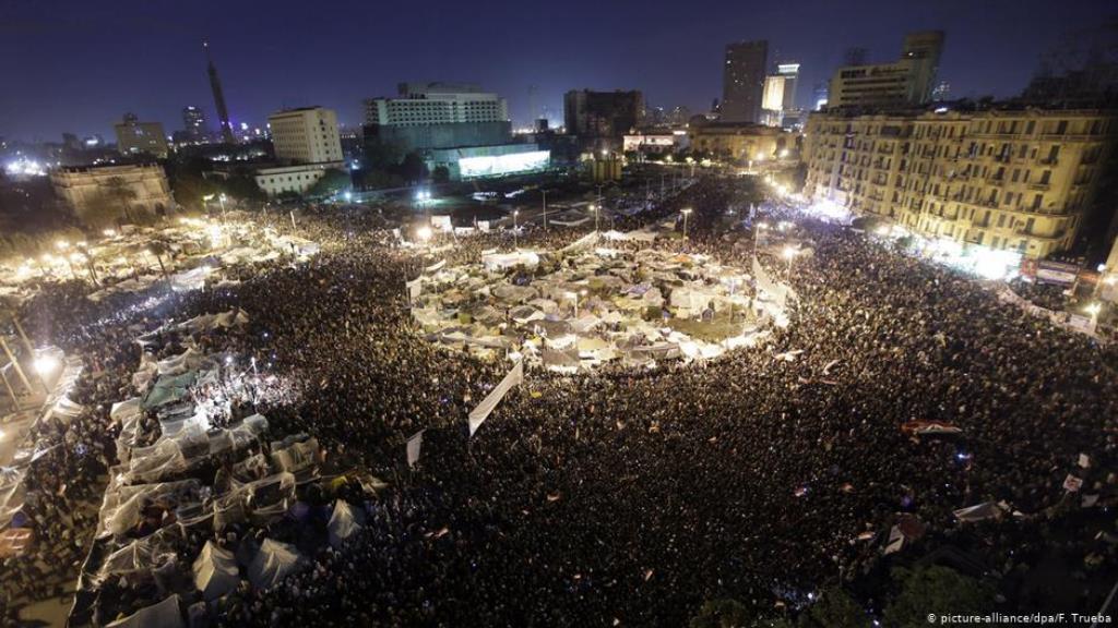 احتجاجات حاشدة في ميدان التحرير في القاهرة عام 2011 – مصر.  (Foto: Picture / alliance/ dpa/F.Trueba)
