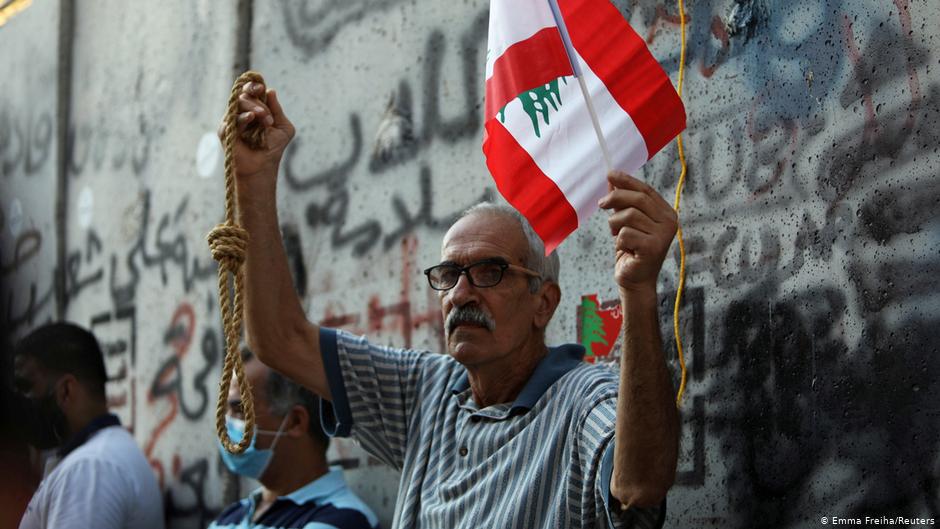 أحد المحتجين في ذكرى الاحتجاجات المناهضة للحكومة في بيروت - لبنان.  (photo: Reuters/Emma Freiha)