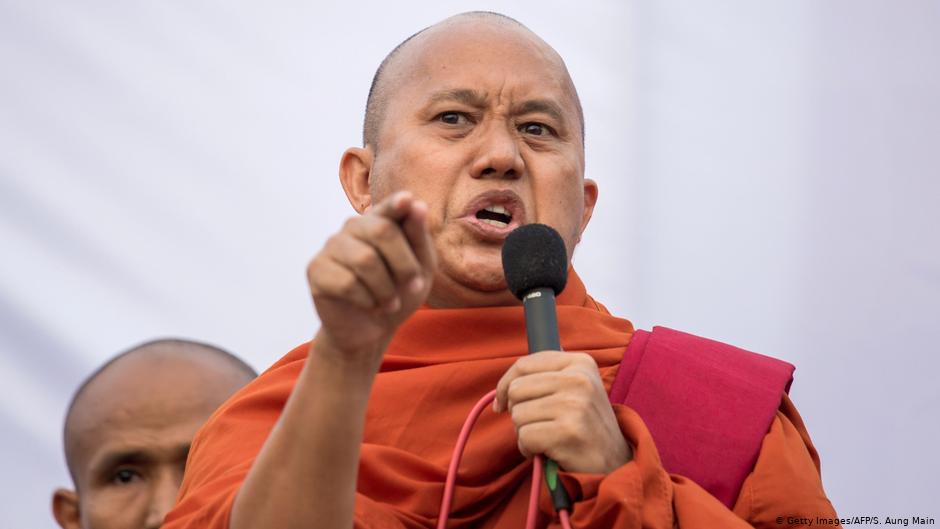 Der buddhistische Mönch Wirathu hält eine Rede während einer Kundgebung zur Unterstützung des Militärs in Myanmar in Yangon am 05.05.2019. Foto: Sai Aung MAIN/AFP/Getty Images