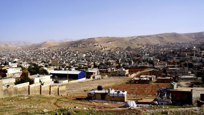 Arsal liegt in den libanesischen Bergen. Von hier sind es nur knapp zwölf Kilometer zur syrischen Grenze. Foto: Andrea Backhaus